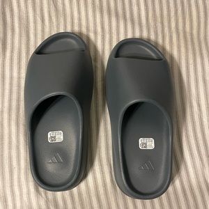 NEW Yeezy Slides - Slate Gray